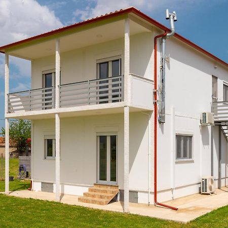 Countryside Apartments First Floor ตริกาลา ภายนอก รูปภาพ