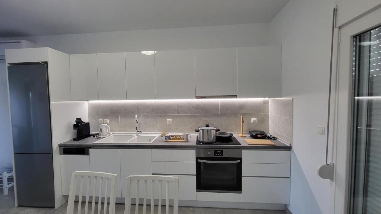 Countryside Apartments First Floor ตริกาลา ภายนอก รูปภาพ