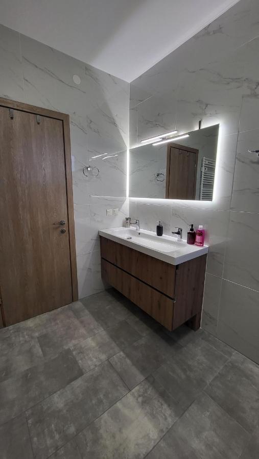 Countryside Apartments First Floor ตริกาลา ภายนอก รูปภาพ