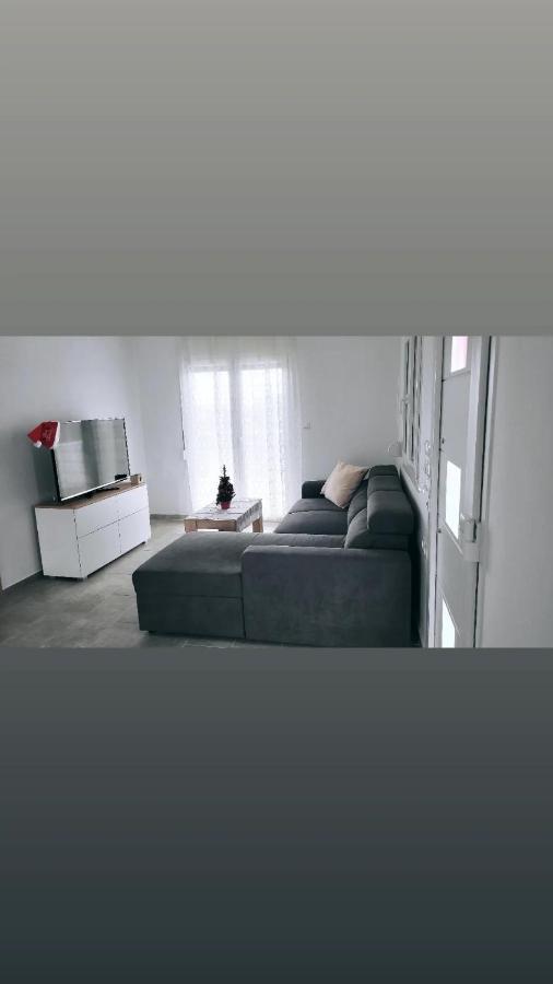 Countryside Apartments First Floor ตริกาลา ภายนอก รูปภาพ
