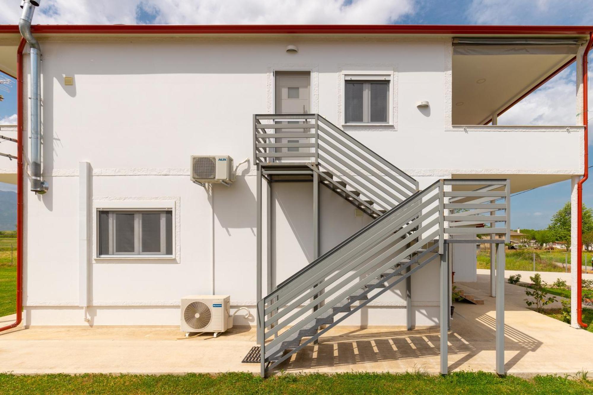 Countryside Apartments First Floor ตริกาลา ภายนอก รูปภาพ
